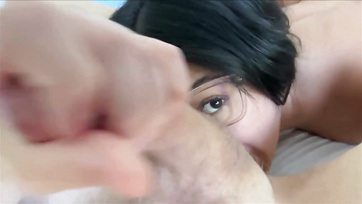 Nem tudom hogy került a mostohanővérkém gyönyörű barátnéje az ágyamba, de akkor már megdöngettem Thumb