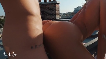 Felhívtam a csintalan cicusomat a háztetőre és egy nagyot geciztem a meztelen hátsójára Thumb